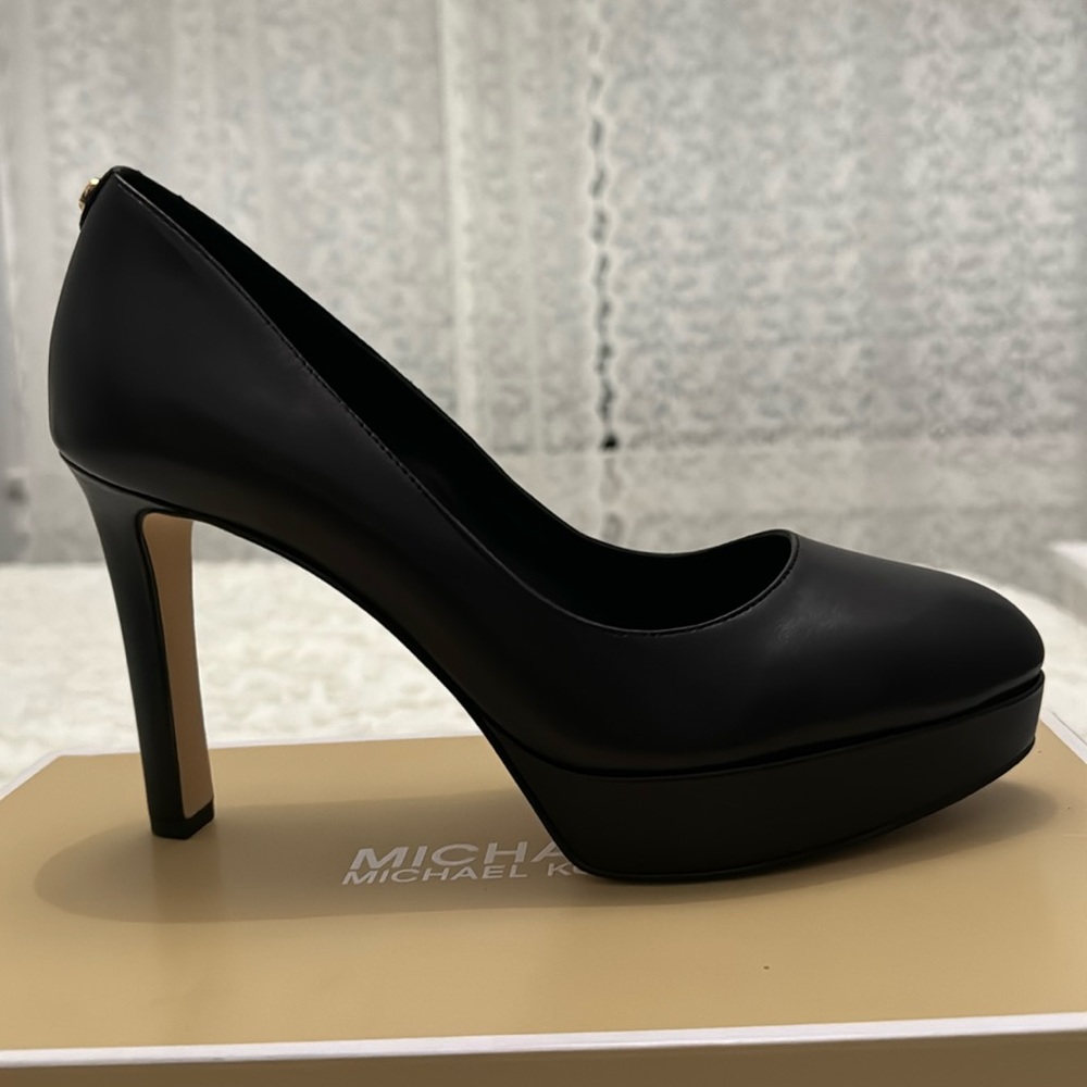 NWT Michael Kors Platform Pump